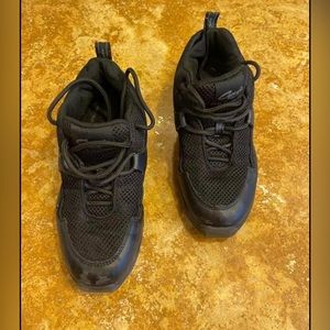 Capezio women’s/girls lace up dance sneakers